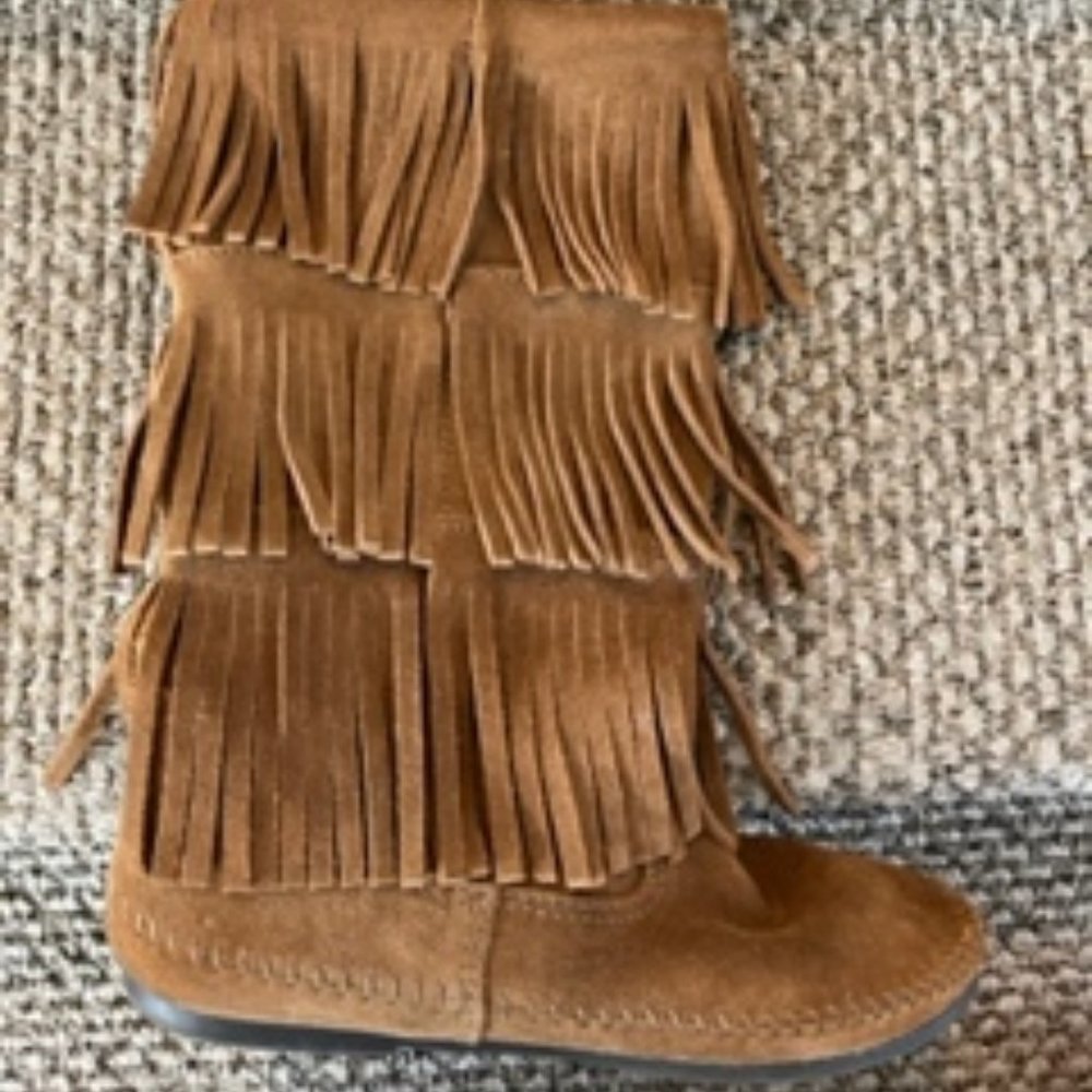MINNETONKA 3-LAYER SUEDE FRINGE MOCCASIN SZ. 8
